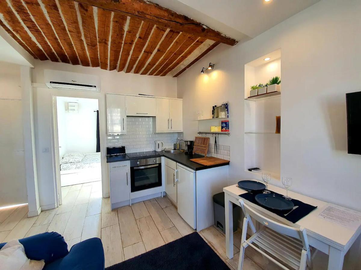 Freshly Tastefully Renovated Apartments In Heart Of Old Antibes Exterior photo