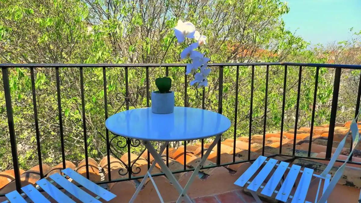 Freshly Tastefully Renovated Apartments In Heart Of Old Antibes Exterior photo