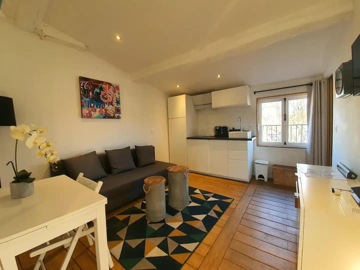 Freshly Tastefully Renovated Apartments In Heart Of Old Antibes Exterior photo