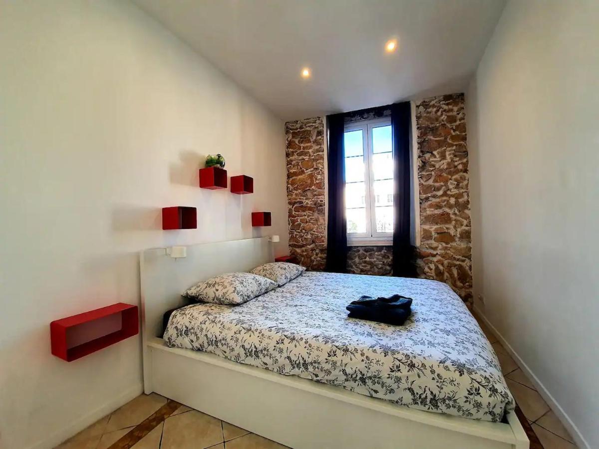 Freshly Tastefully Renovated Apartments In Heart Of Old Antibes Exterior photo