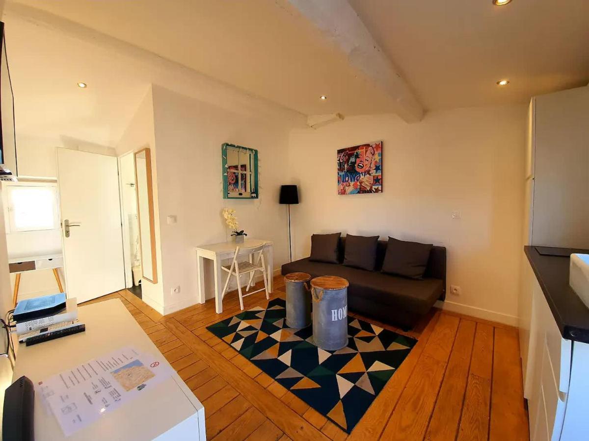 Freshly Tastefully Renovated Apartments In Heart Of Old Antibes Exterior photo