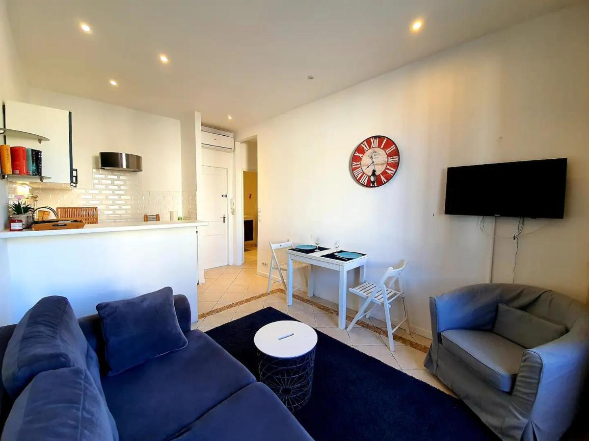 Freshly Tastefully Renovated Apartments In Heart Of Old Antibes Exterior photo