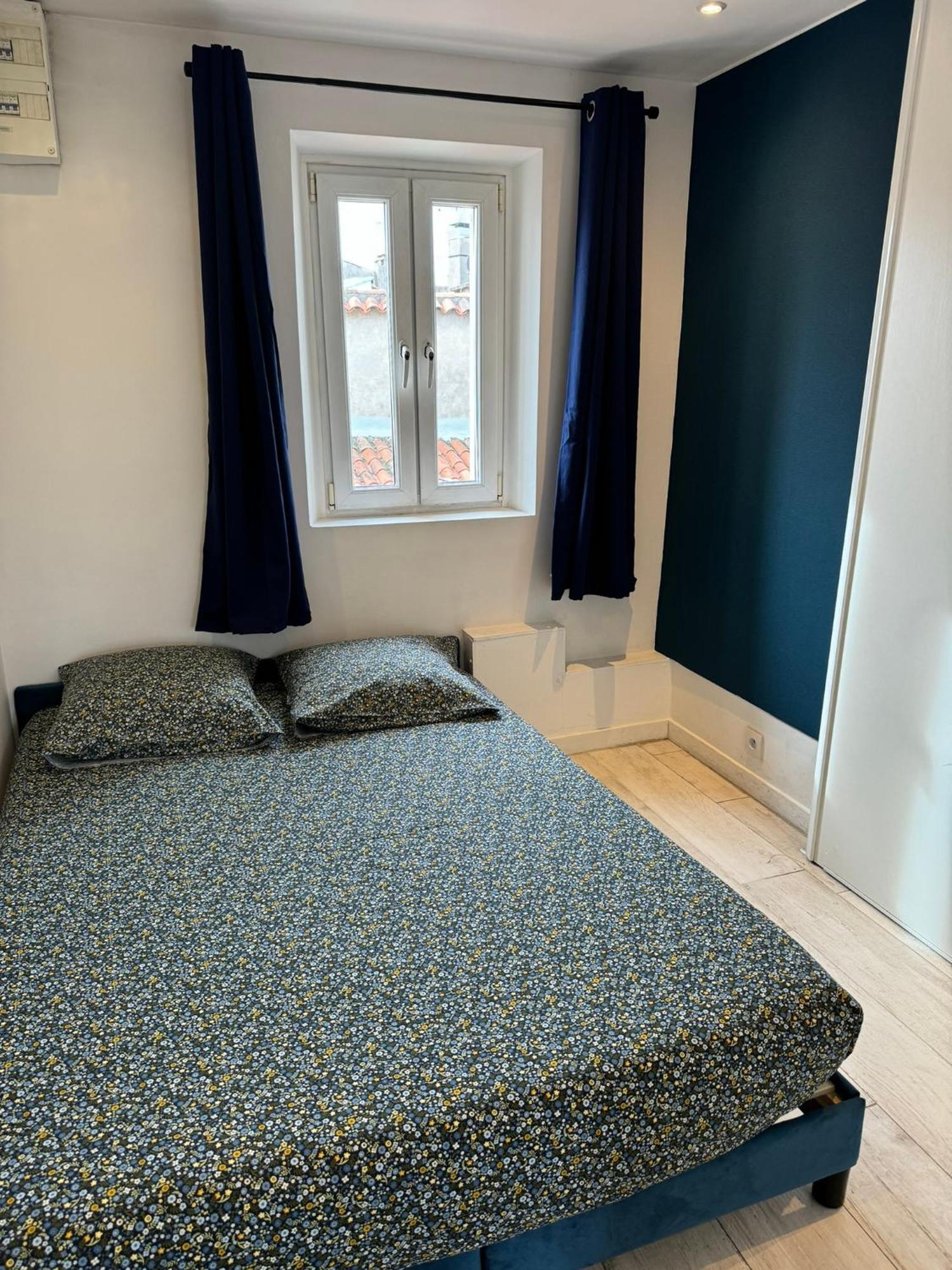 Freshly Tastefully Renovated Apartments In Heart Of Old Antibes Exterior photo